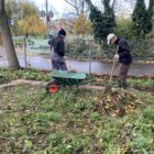 Der kleine Kiesweg entsteht, Pflegarbeiten - Naturgarten Birsköpfli, 25.November 2023 © NVVB