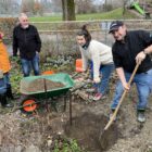 Ein Steinhaufen entsteht - Naturgarten Birsköpfli, 27. Januar 2024 © NVVB