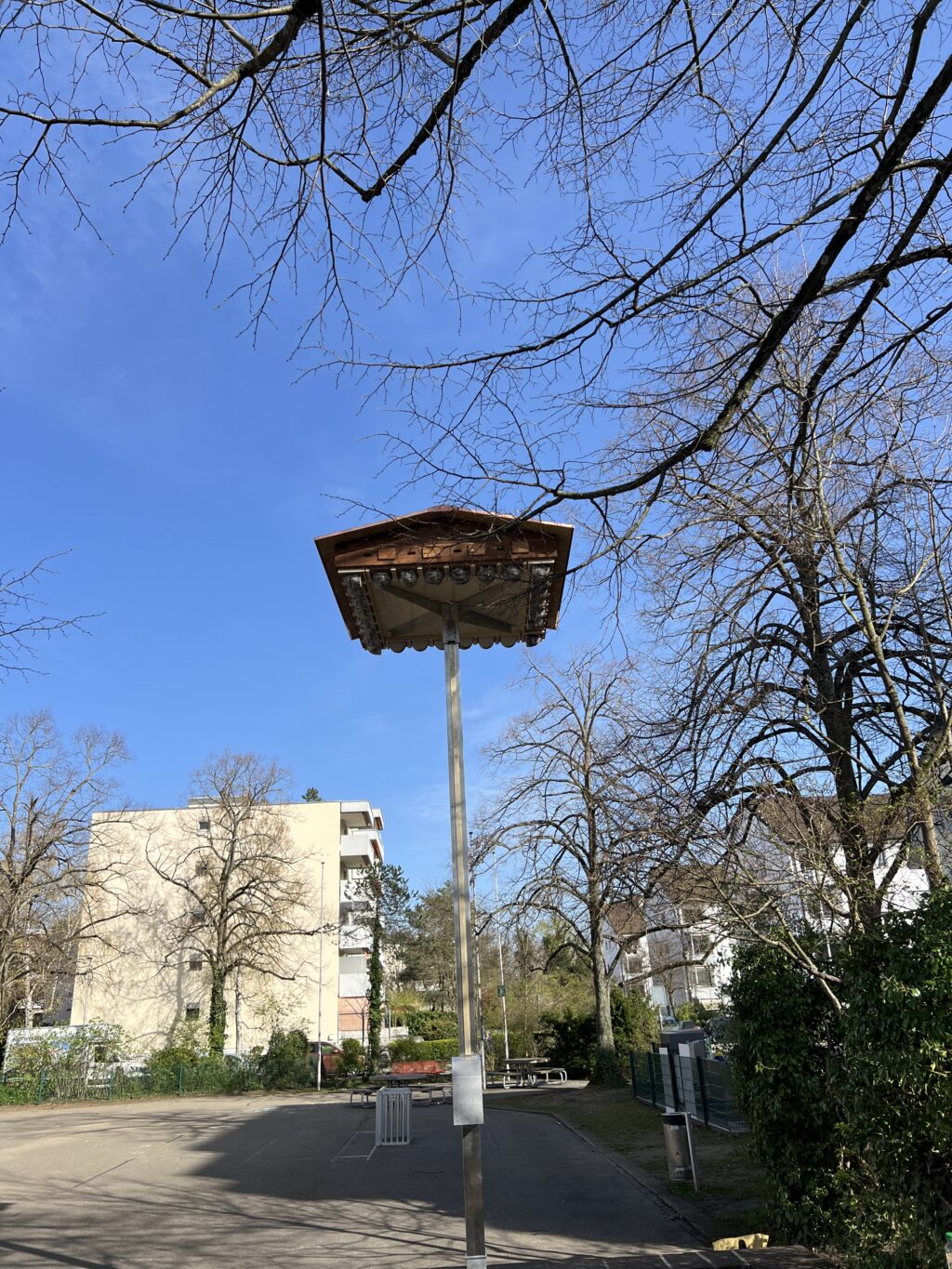 Aufstellen des Mauersegler- u. Mehlschwalben-Kombi-Turm , 26. März 2024 © NVVB