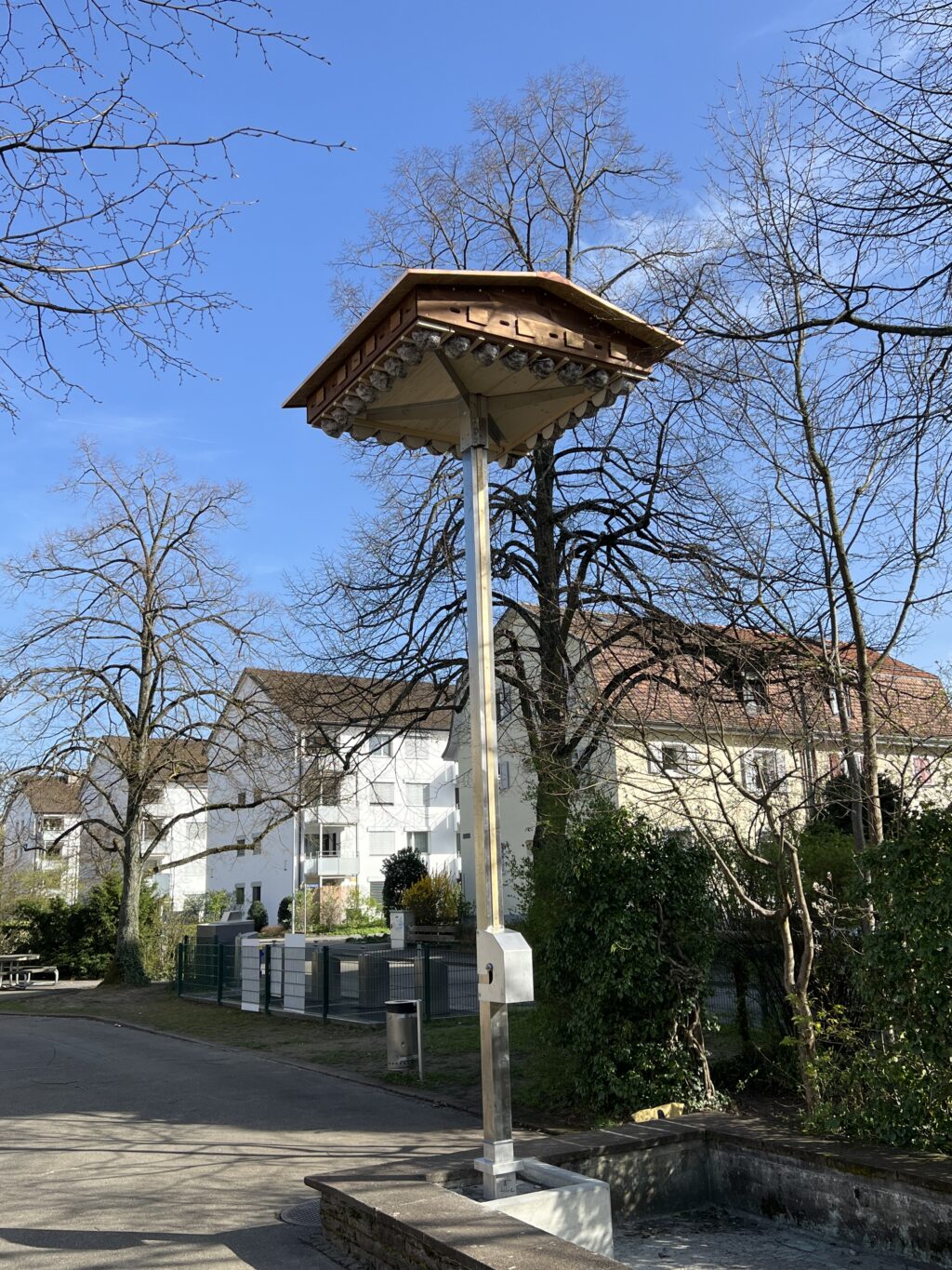 Aufstellen des Mauersegler- u. Mehlschwalben-Kombi-Turm , 26. März 2024 © NVVB